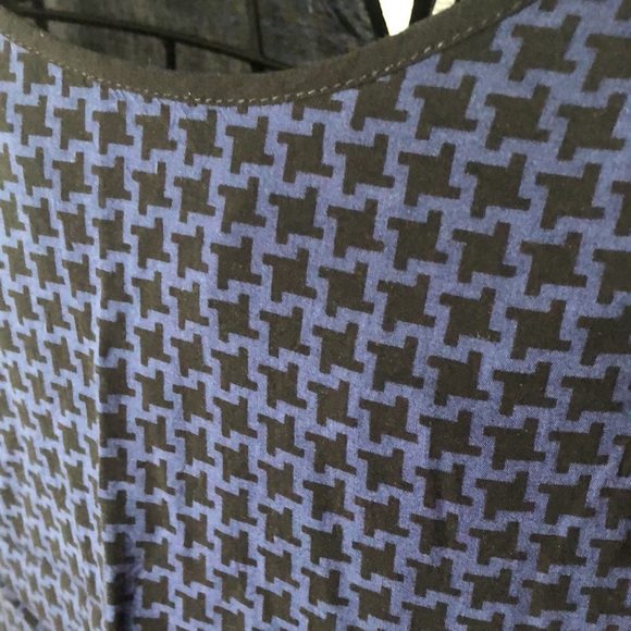 Old Navy High-Low T-Shirt Style Blouse - Picture 3 of 9